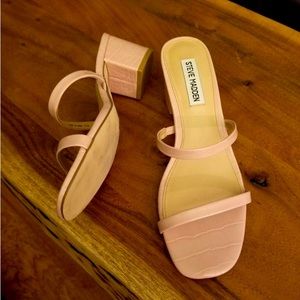 8.5 Steve Madden slides. Light pink